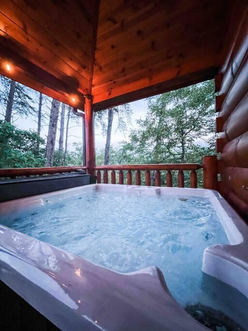 Indoor Heated Pool Hot Tub Cabin 세비어빌 외부 사진