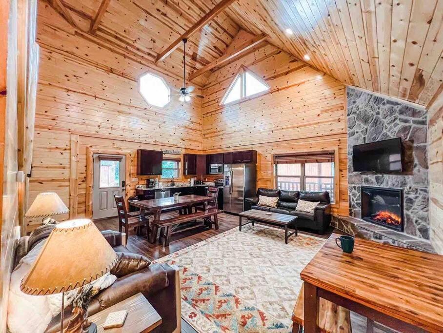 Indoor Heated Pool Hot Tub Cabin 세비어빌 외부 사진