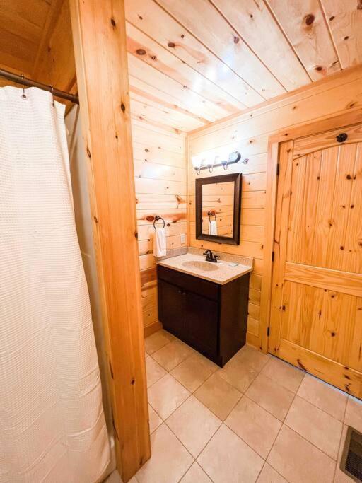 Indoor Heated Pool Hot Tub Cabin 세비어빌 외부 사진