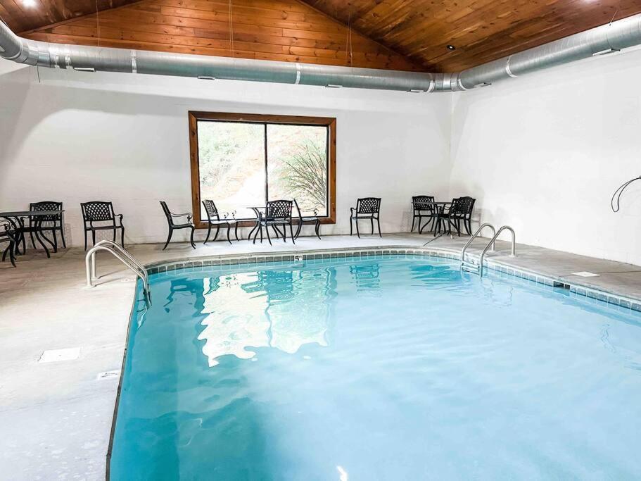 Indoor Heated Pool Hot Tub Cabin 세비어빌 외부 사진