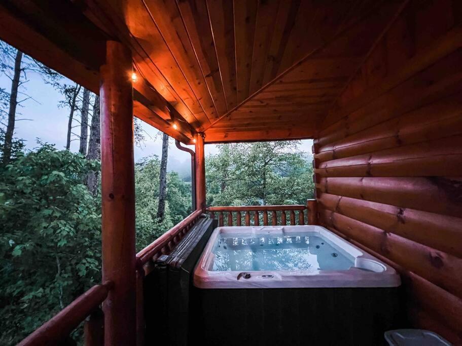 Indoor Heated Pool Hot Tub Cabin 세비어빌 외부 사진
