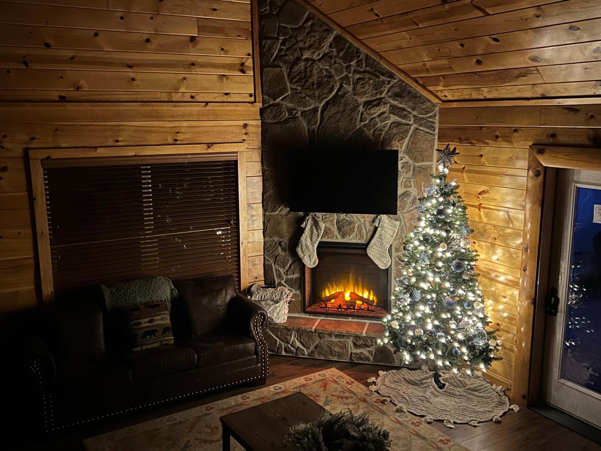 Indoor Heated Pool Hot Tub Cabin 세비어빌 외부 사진